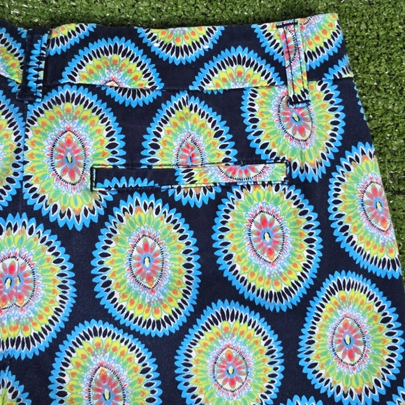 CROWN & IVY | 98% COTTON BLEND PREPPY PEACOCK FLORAL SHORTS - Picture 10 of 13